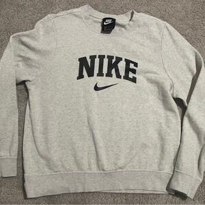 Women’s Nike crewneck lightweight sweatshirt